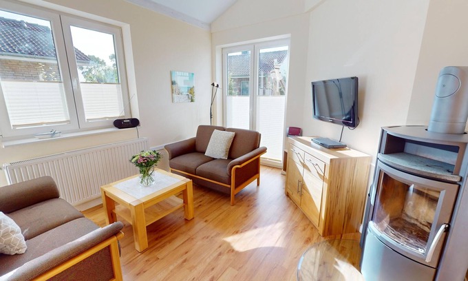 Pelzerhaken House | Cozy 4-person vacation home with terrace, fireplace and parking close to the beach
