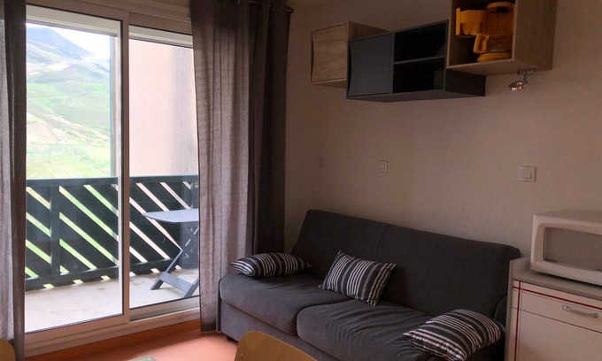 Peyragudes Apartment | Cozy studio in Peyresourde near slopes with balcony
