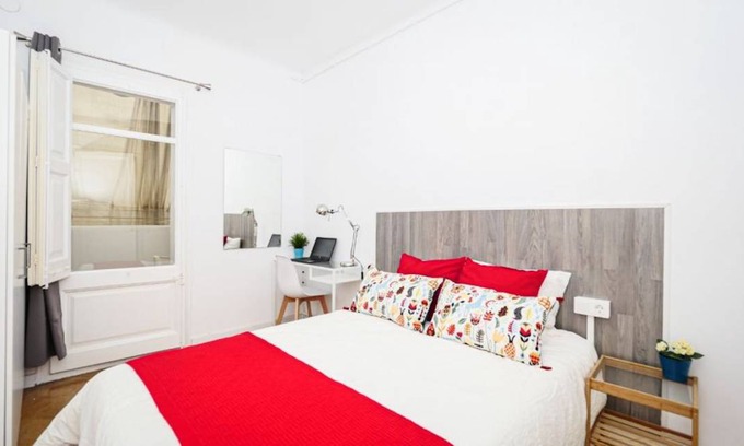 El Camp de l'Arpa del Clot Resort | Private room ∙ 1 bedroom ∙ 1 guest