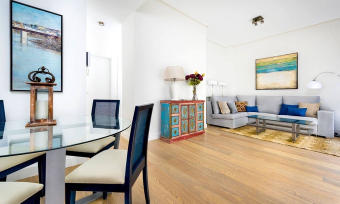 Santa Cruz Apartment | Exclusive 2 bedrooms apartment near the Cathedral in Santa Cruz Quarter. Mateos Gago II