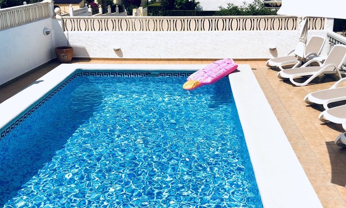 Pedreguer Villa | Fabulous Villa with Private Pool, Free Wi-fi, Full Air Con, Large TV