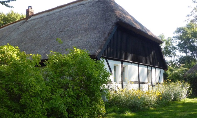 Dranske House | Family holidays in a thatched monument on a spacious garden plot