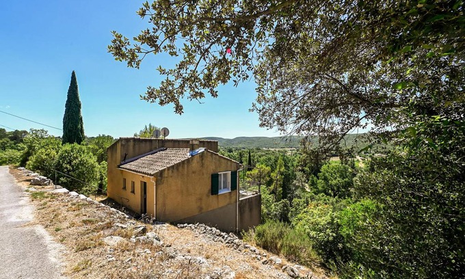 Saint-Andre-de-Roquepertuis House | 80 m² House ∙ 2 bedrooms ∙ 6 guests