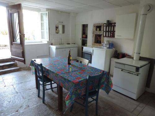 Saint-Germain-en-Montagne House | 60 m² House ∙ 1 bedroom ∙ 4 guests