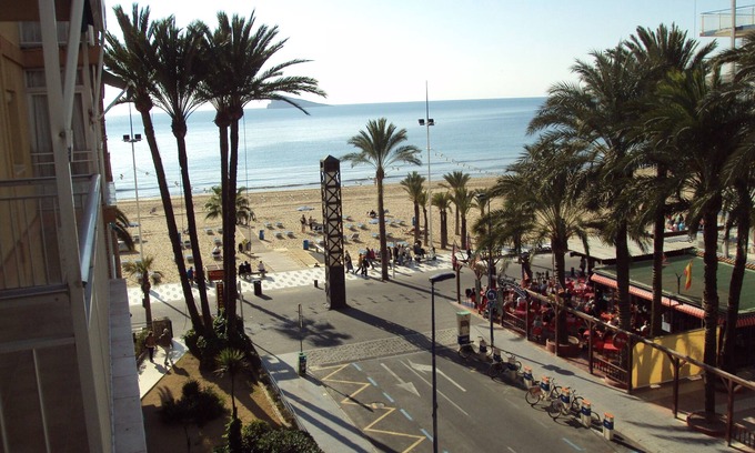 Benidorm Apartment | Front Line 4th floor La Goleta Apt Overlooking Benidorm Island And Levante Beach