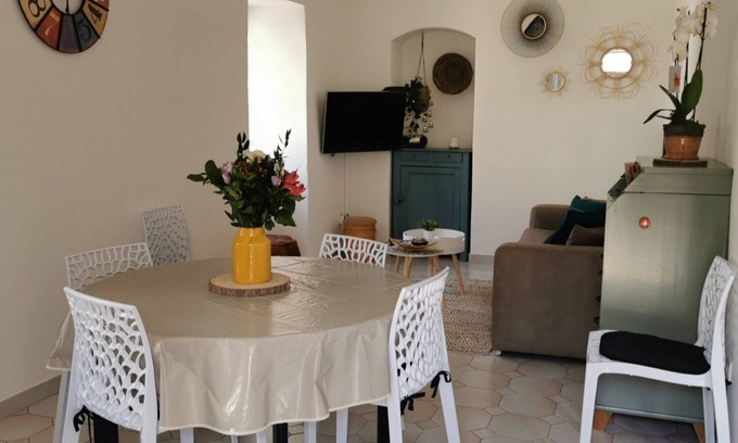 Ruoms House | Gite Leoannatim/Air-Conditioned Character House