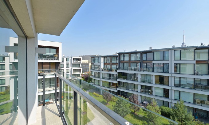 Vinohrady Apartment | GLASSHOUSE WENCESLAS SQ FREE GARAGE