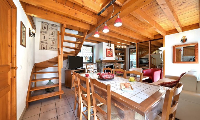 Aragnouet House | Holiday Home 'Bergerie Route De Piau Engaly' with Mountain View, Terrace and Garden