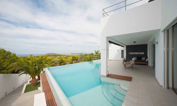 Cala Comte House | Holiday Home "Casa Rosas des Vents" with Private Pool & Wi-Fi