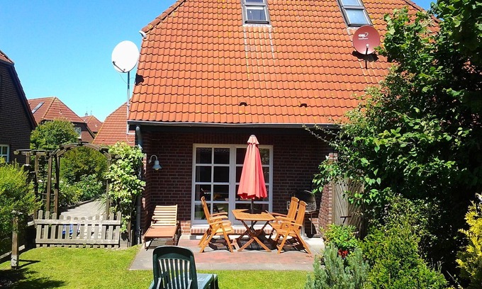 Carolinensiel House | Holiday home in a top location* including a beach chair by the sea+WLAN*