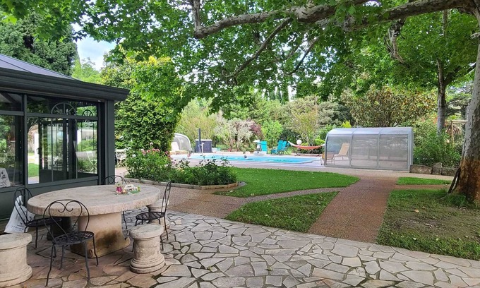 Le Thor House | Homerez - Charming House in Le Thor with shared pool