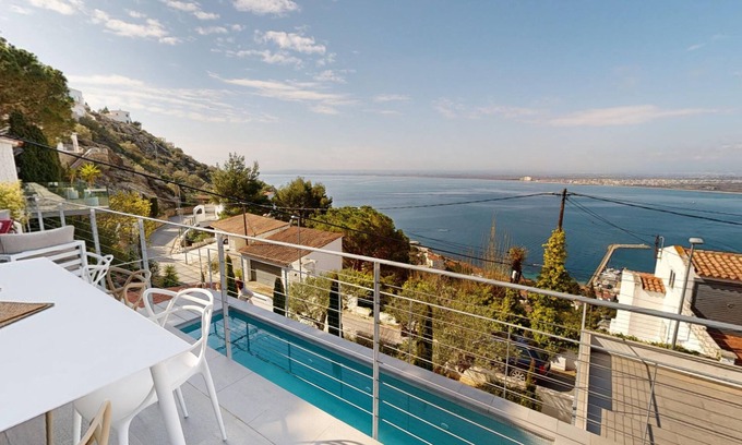 Roses Town Center House | House facing the sea above the bay of Rosas