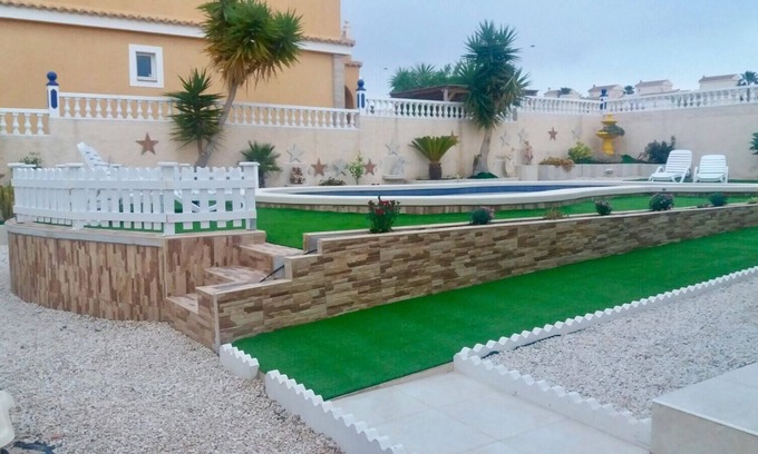 Los Arenales del Sol House | House with private pool