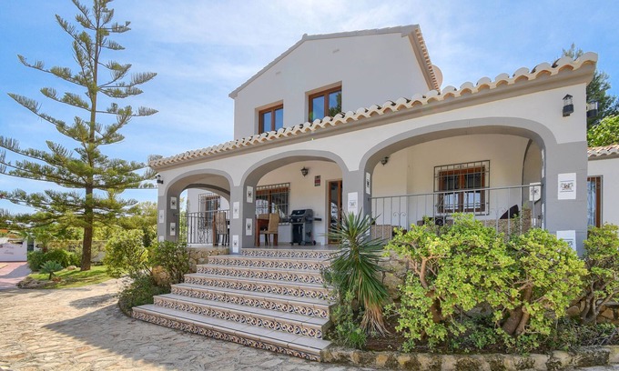 Javea Villa | Large and comfortable villa in Javea, Costa Blanca, Spain with private pool for 6 persons