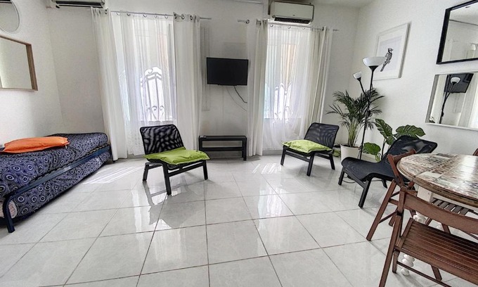 Sete Apartment | Le Saint Felix -climatisé- rdc