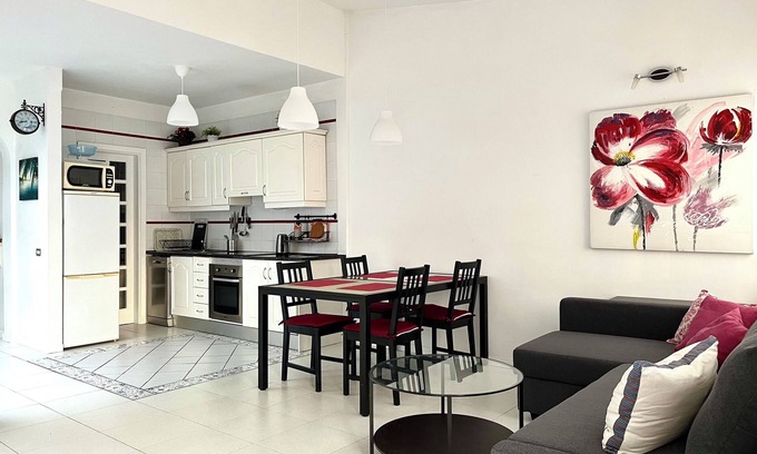 Costa Adeje Apartment | Lovely 2 bedroom apartments with sea view, air conditioning and Wi-Fi