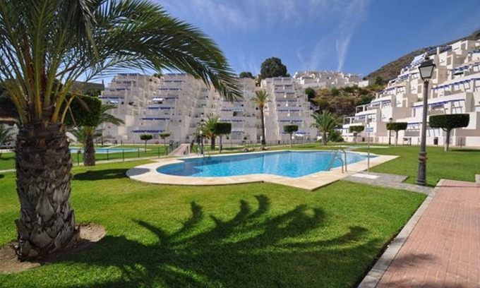 La Parata Apartment | Lovely 2 bedroom apartment, 5 minutes from beach, bars and restaurants.