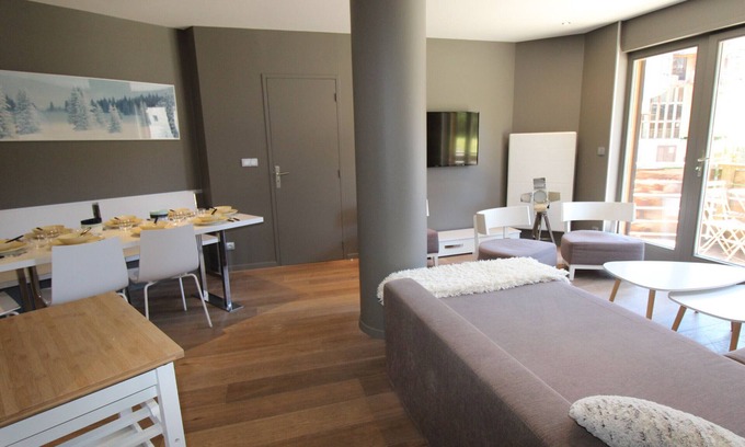 Avoriaz Apartment | Luxurious Apartment with Sauna, Jacuzzi, and Central Location in Avoriaz - Sleeps 8