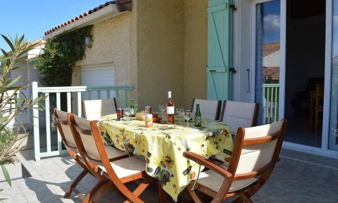 Saint-Pierre-la-Mer Apartment | Maison Fleury-Saint-Pierre-la-Mer, 3 pièces, 6 personnes - FR-1-229D-583
