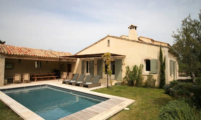 Eygalieres Villa | Mas in Eygalières with Heated Pool