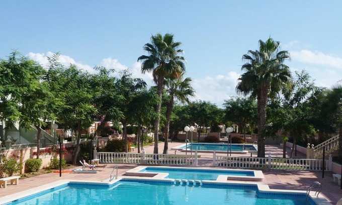 Los Arenales del Sol Apartment | Med 1, 2 Bed, WiFi, UKTV, Air Con, Pools, Tennis, near beach, bars & restaurants