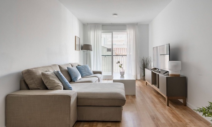 Altea Apartment | Modern apartment up to 5pp, WiFi, A/A, Parking, bike station, pool & balcony