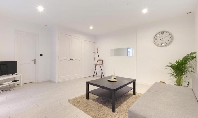 Gambetta Apartment | Modern flat with terrace at the heart of Montpellier - Welkeys