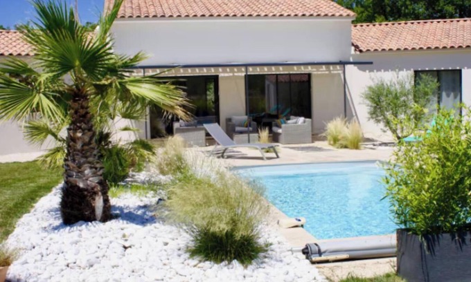 Le Puy-Sainte-Reparade Apartment | Modern Villa with Pool & Vineyard Views – Heart of Provence