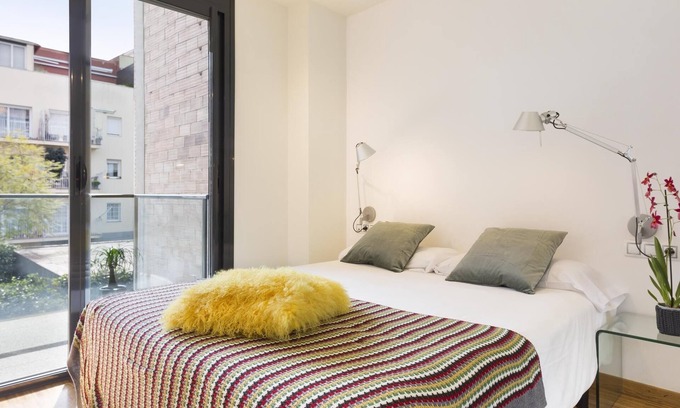 Sant Gervasi Apartment | My Space Barcelona: Apartment Building in Sarrià/Sant Gervasin