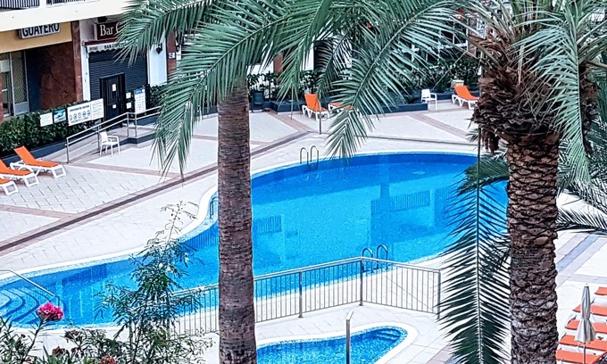 Los Cristianos Apartment | Oceanfront apartment with air conditioning, Wifi, pool, parking and TV.