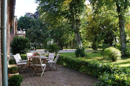 Rabenholz Apartment | Ostseeurlaub auf Gutshof mit Kamin, Sauna und eingezäuntem Garten