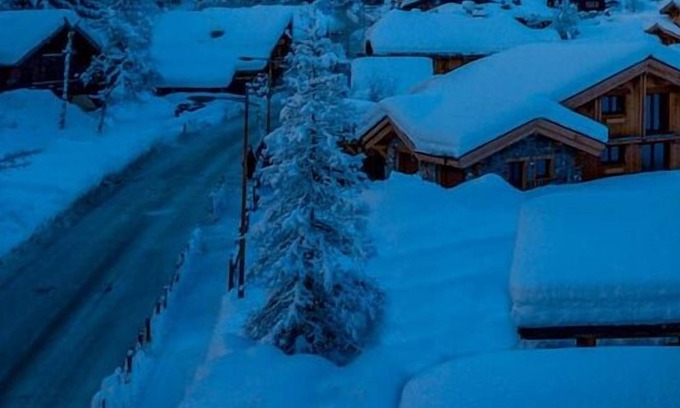 Les Prodains Ski Chalet | Prodains gondola at 500m offering direct access to the heart of Avoriaz