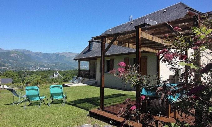 Beaucens House | Property in the heart of the village with breathtaking views La maison de Lasbos