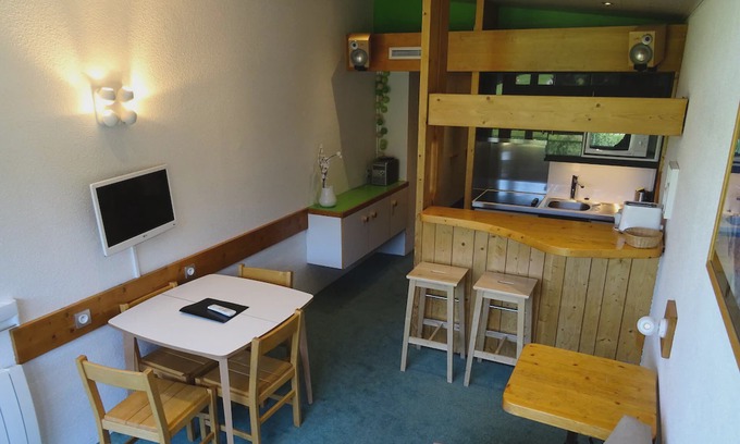 Arc-1800 Apartment | Résidence Lauzieres - Studio for 5 People