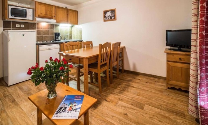 Albiez-le-Vieux Apartment | Residence Les Chalets du Hameau des Aiguilles - 2 Rooms Mountain Corner 4/6 People