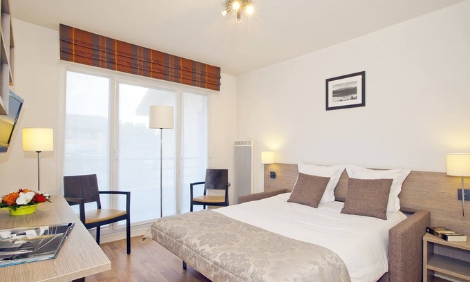 Prevessin-Moens House | Residhome Le Carre d'Or Prevessin
