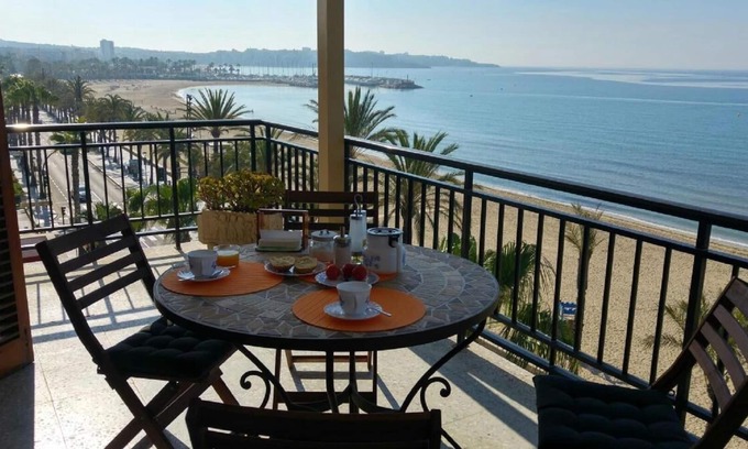 Salou City Centre Apartment | Salou MAGNIFICENT SEAVIEW, beachfront