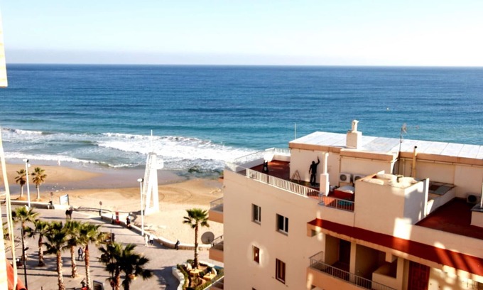Calpe City Center Apartment | Sea view, Costa Blanca, close to shops, restaurants, and beach 45m