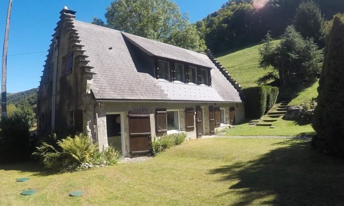 Campan House | Spacious Family Oasis | Skiing, Cycling & Hiking | Superb Valley Views |