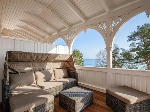 Binz Apartment | Strandvillen Binz - Ferienwohnung mit Meerblick, 2 Schlafzimmern und Balkon SV-008