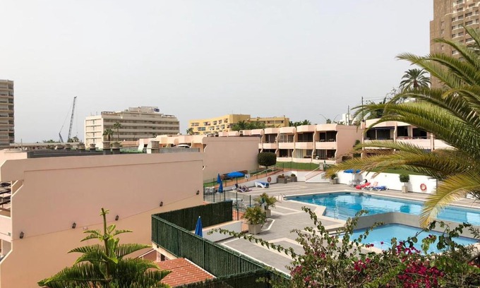 Los Cristianos Apartment | Sunny apartment near the beach with Wifi, balcony and Pool