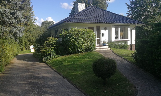 Scharbeutz House | Vacation bungalow with a garden property only 3 minutes away from the beach