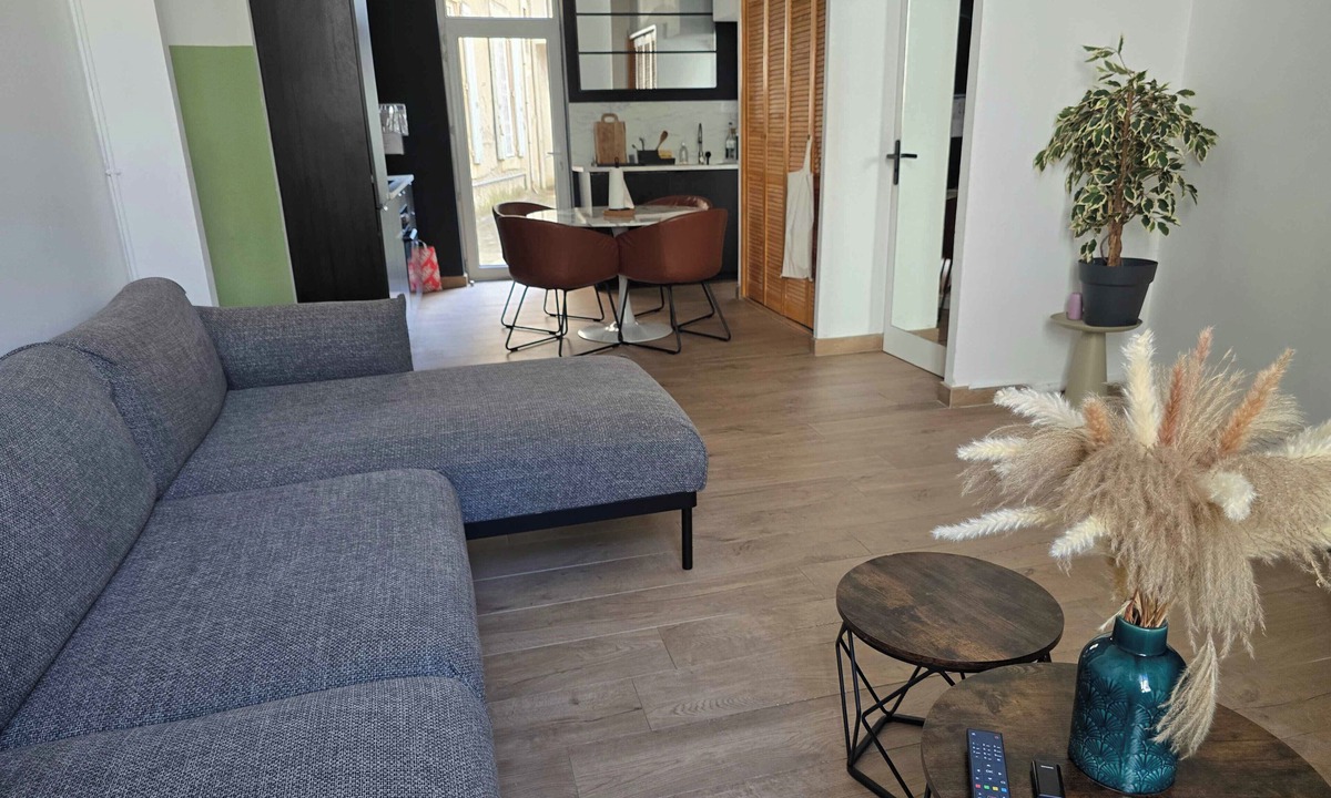 Cadereau Apartment | Spacious apartment with 4 bedrooms in Nimes