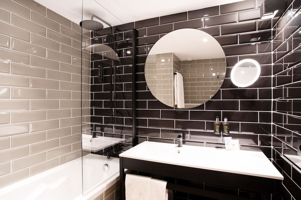 Photo of Bathroom in Ferney-Voltaire