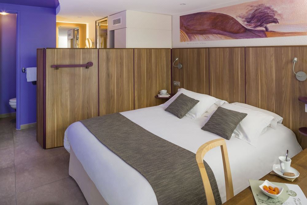 Photo of Bedroom in Saint Tronquet Business Park