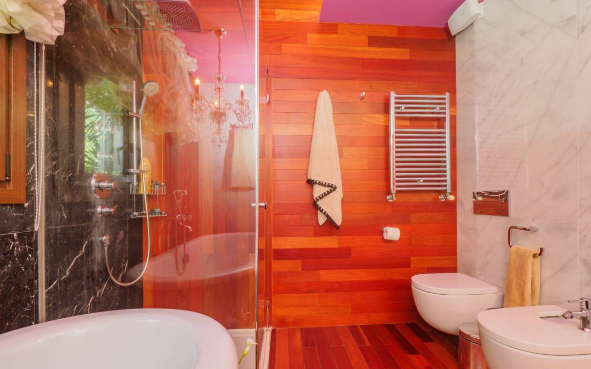 Photo of Bathroom in Coin
