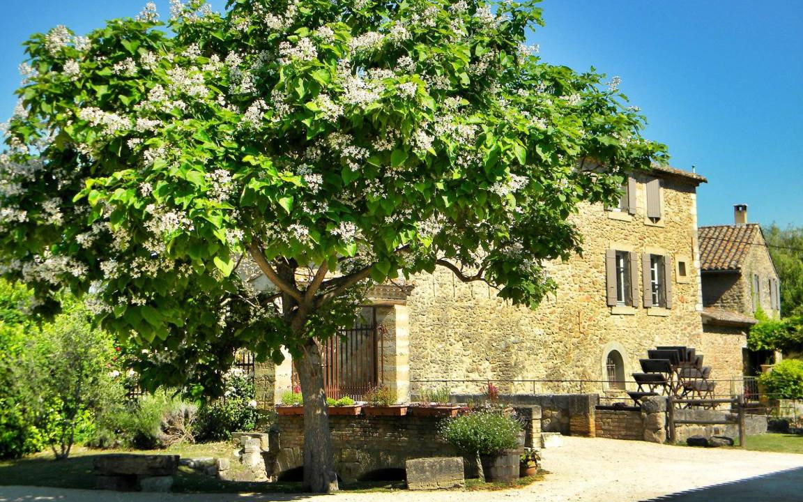 Photo of Buildings in Entraigues-sur-la-Sorgue