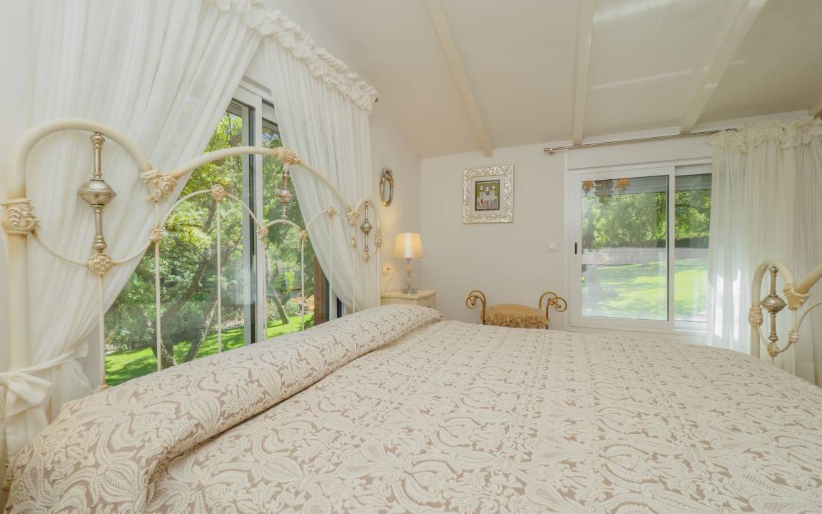 Photo of Bedroom in Coin
