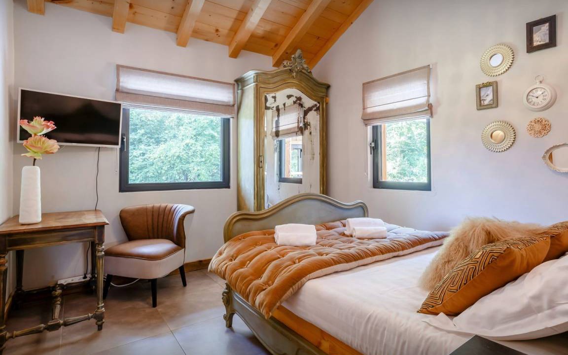 Photo of Bedroom in La Riviere-Enverse