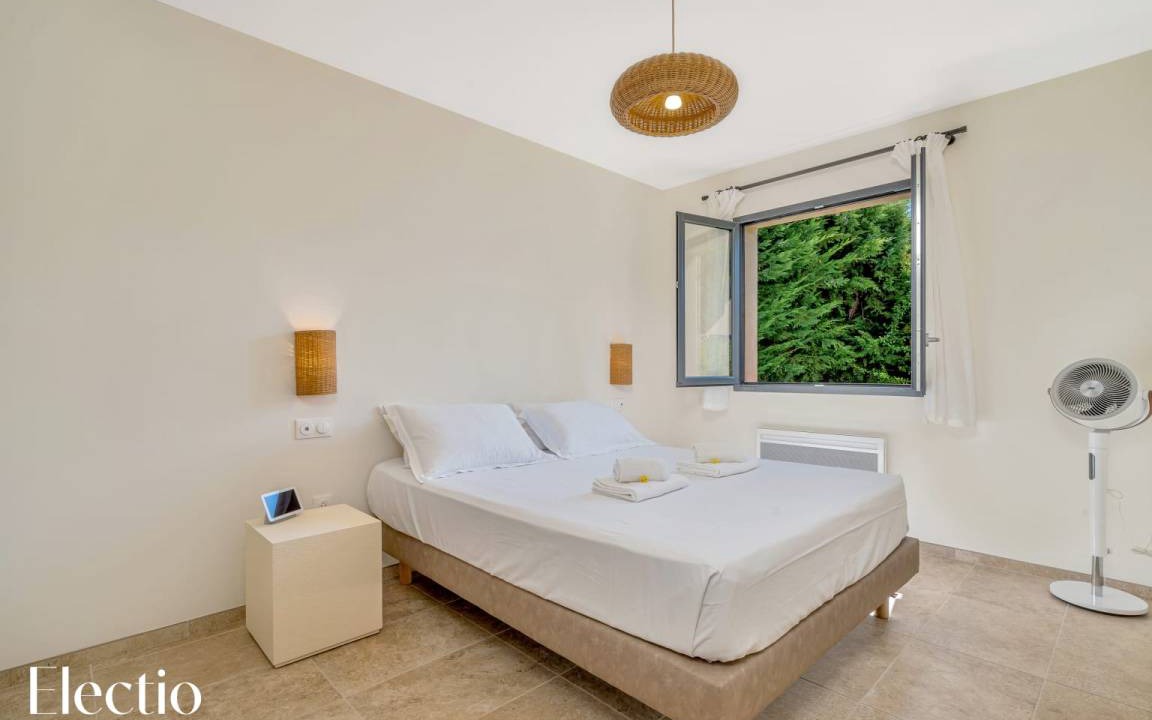 Photo of Bedroom in Lourmarin